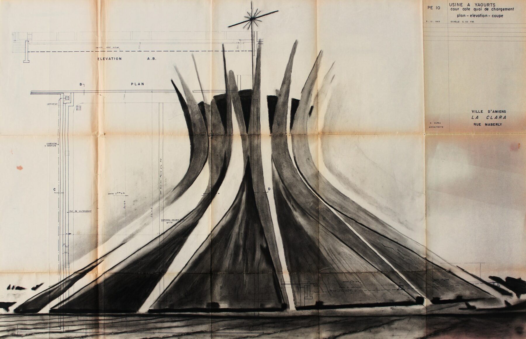 Gabriel Folli, Metropolitan Cathedral of our Lady Aparecida, fusain sur plan, 68 x 105 cm, 2016. © Gabriel Folli