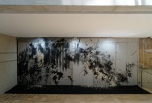 Opéra biotique, 2022, vue exposition Drawing Now Art Fair-Paris, pastels et gravure sur bois, 240 x 600 cm© Irwin Leullier